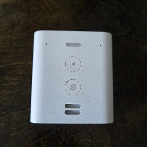 Amazon Echo Dot Smart Speaker Power Adapter Charger White 5V 1.5A Model C77A68 - Picture 1 of 4